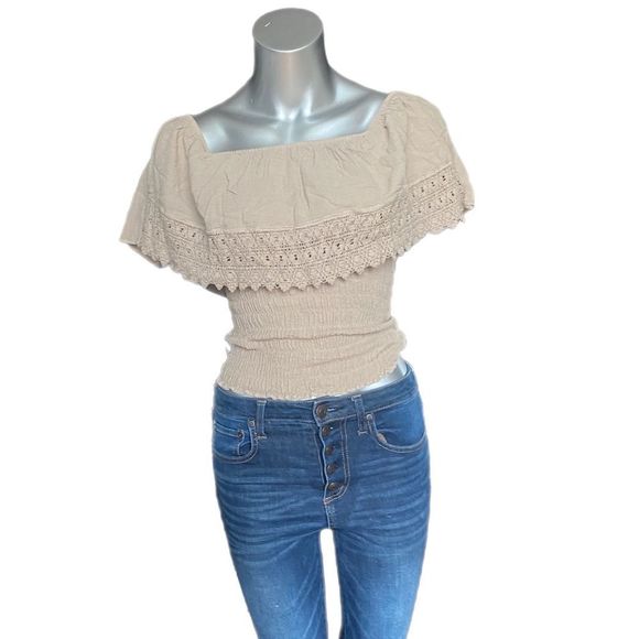 🐚Beautiful  Peasant Blouse🐚 VERY flattering 💫 - Picture 3 of 3